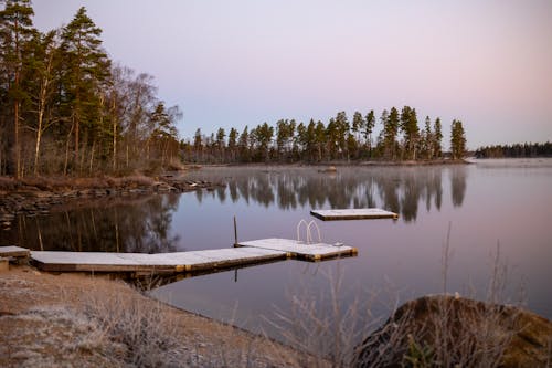 Lakeside Winter Mornings: Quiet Getaways That Feel Like a Soft Reset for the Mind