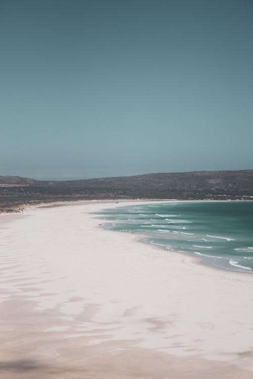 Amazing wide seashore of ocean