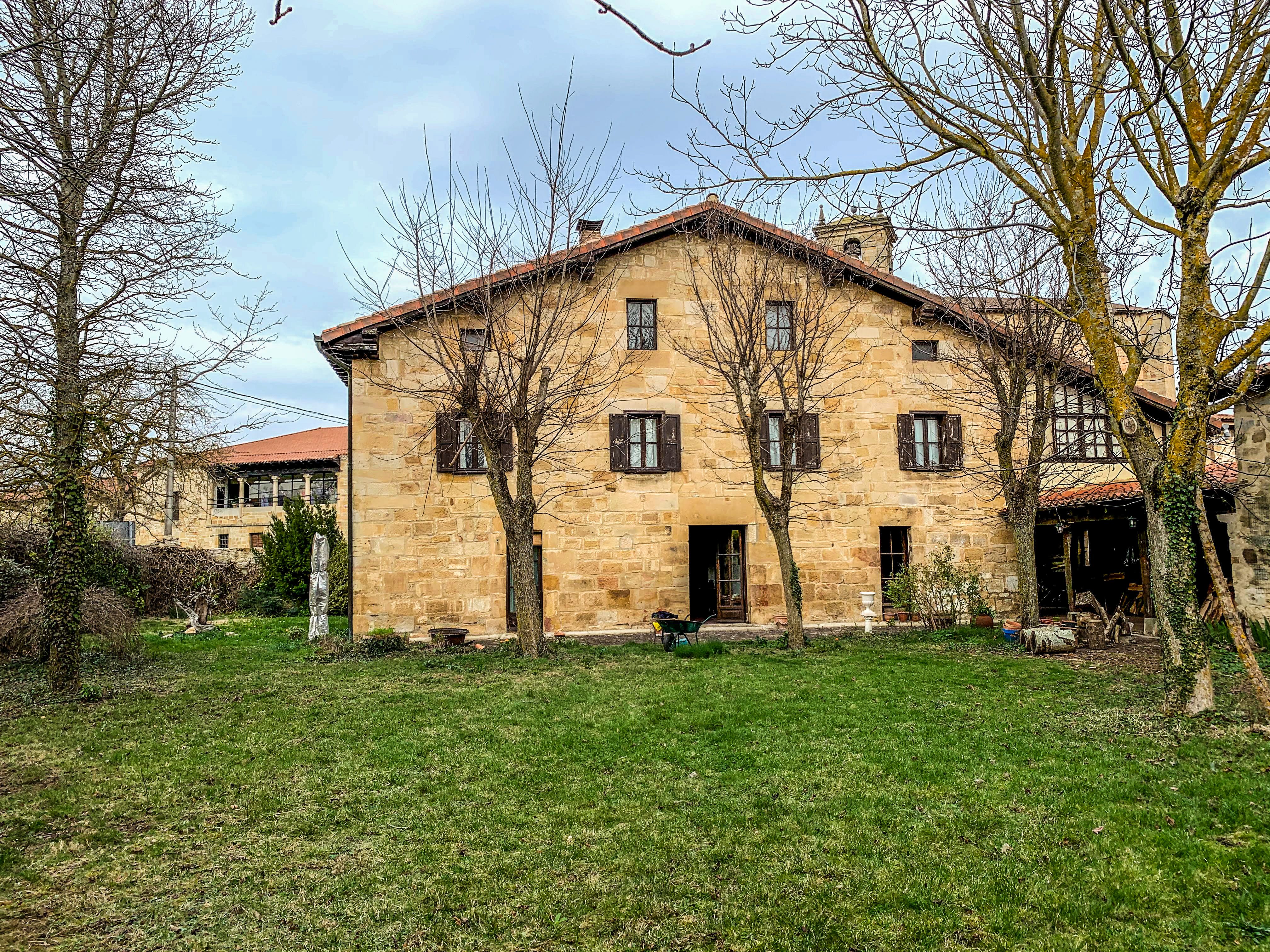 Charming Rustic Stone House in Countryside · Free Stock Photo
