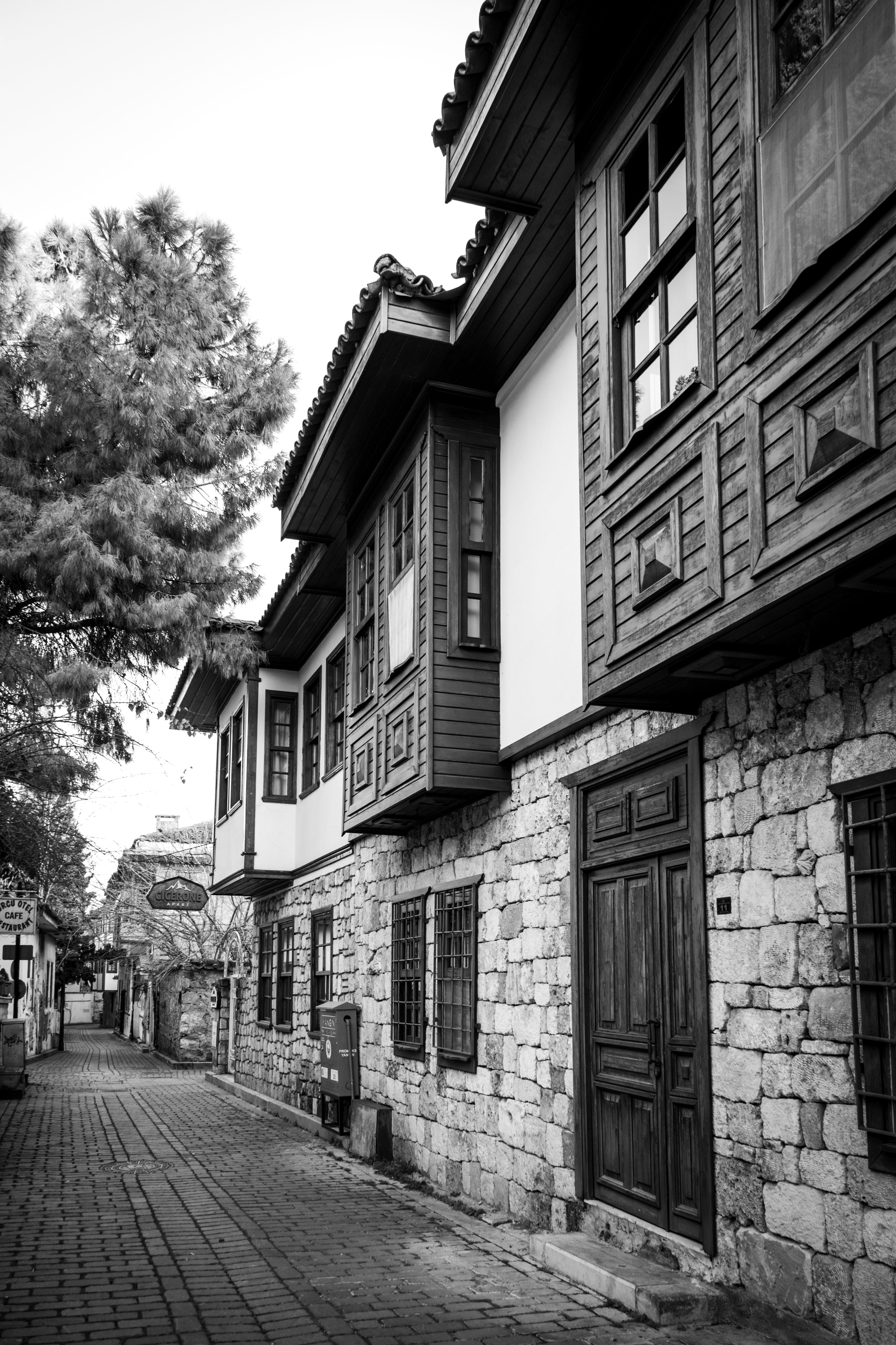 Charming Historic Street in Black and White · Free Stock Photo