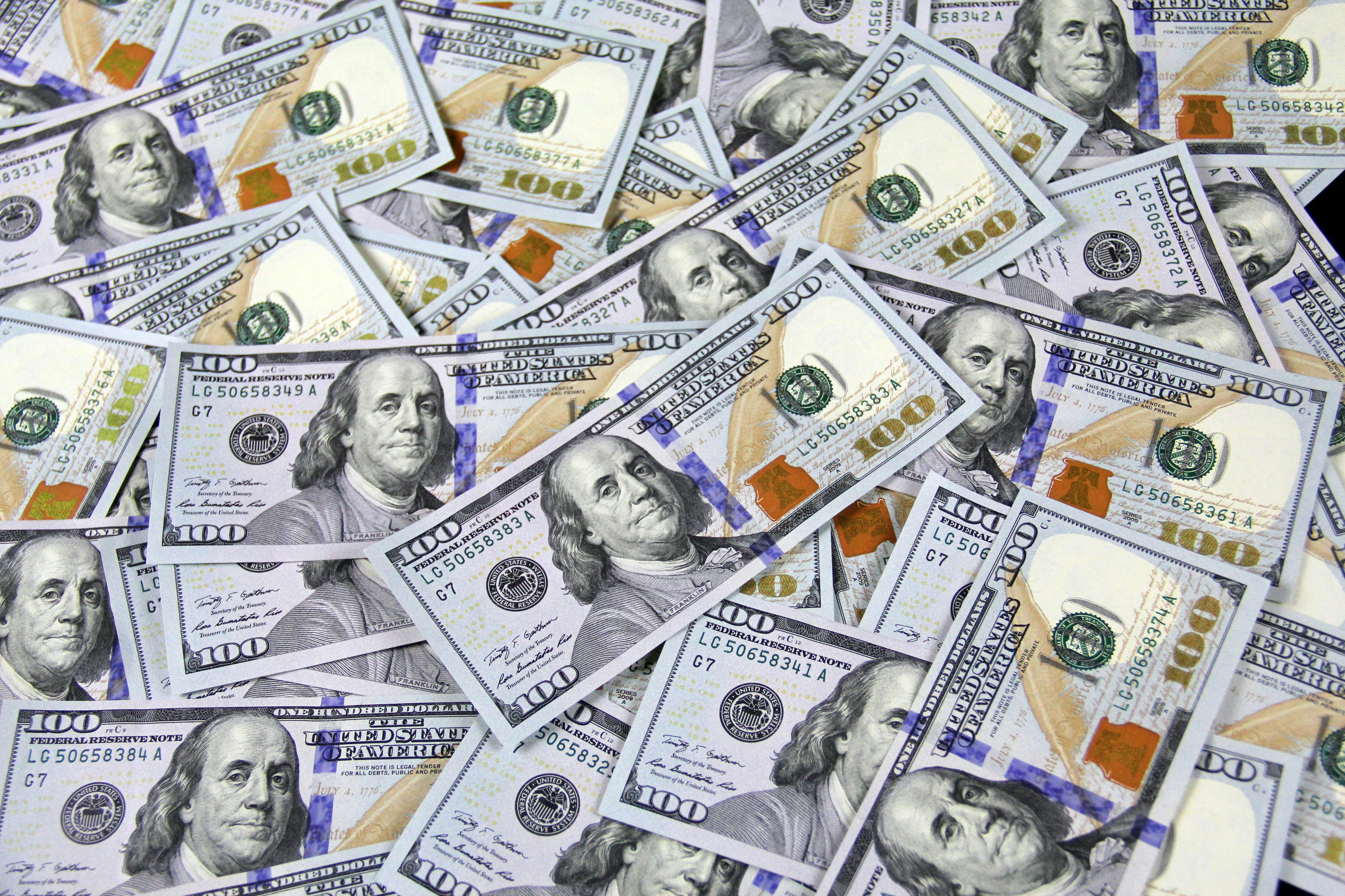 100-us-dollar-banknotes-free-stock-photo