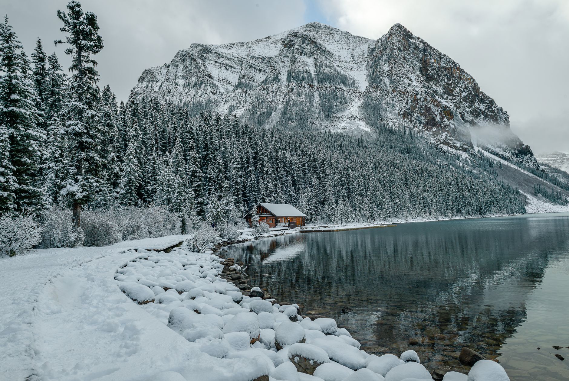 Chasing Frost and Sun: The Ultimate Guide to Winter Travel Destinations in North America