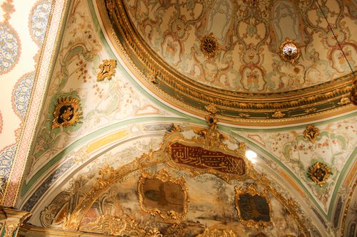 Free Detailed view of an ornate Islamic dome with gold and intricate patterns. Stock Photo