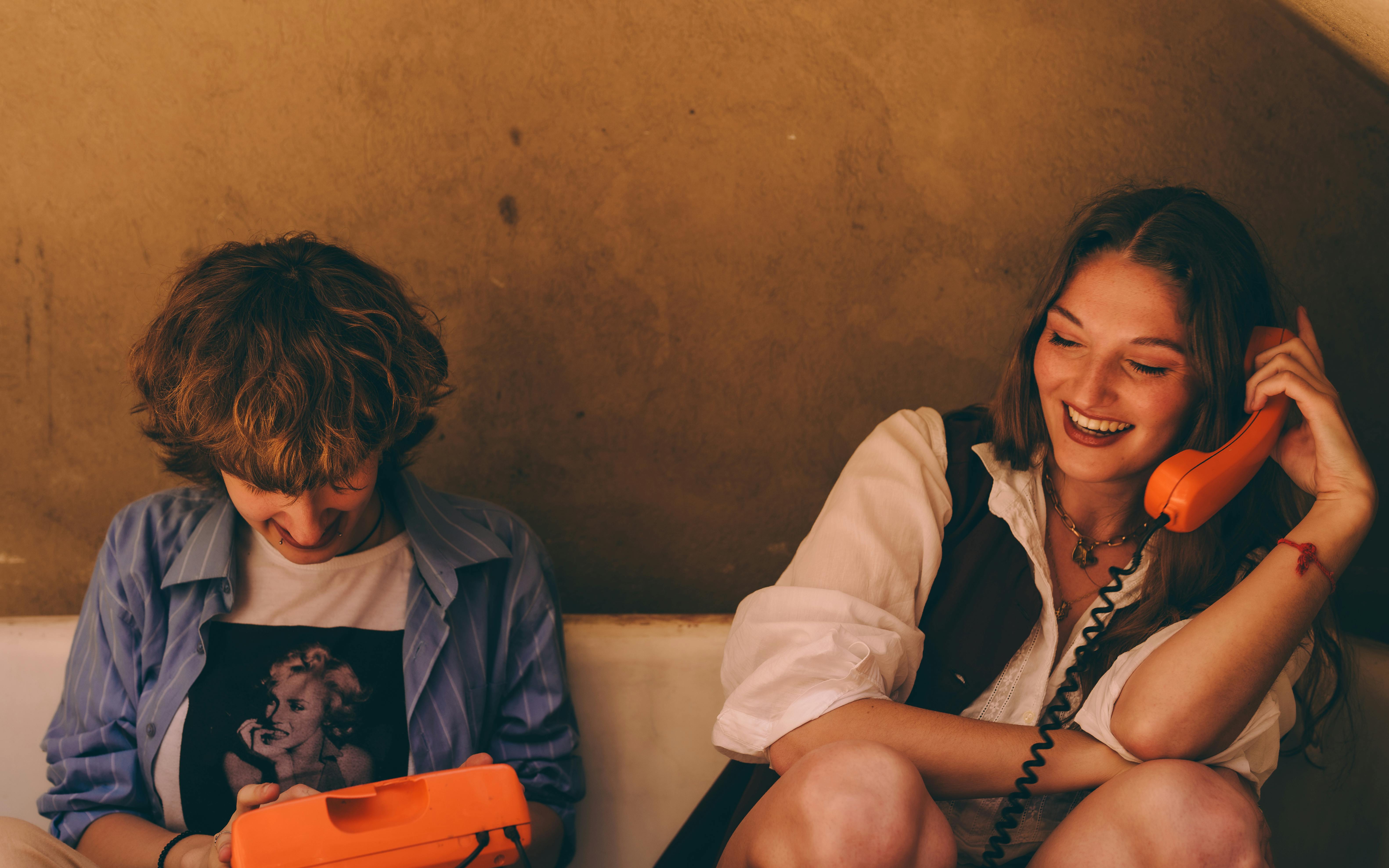 Calling Friends Retro