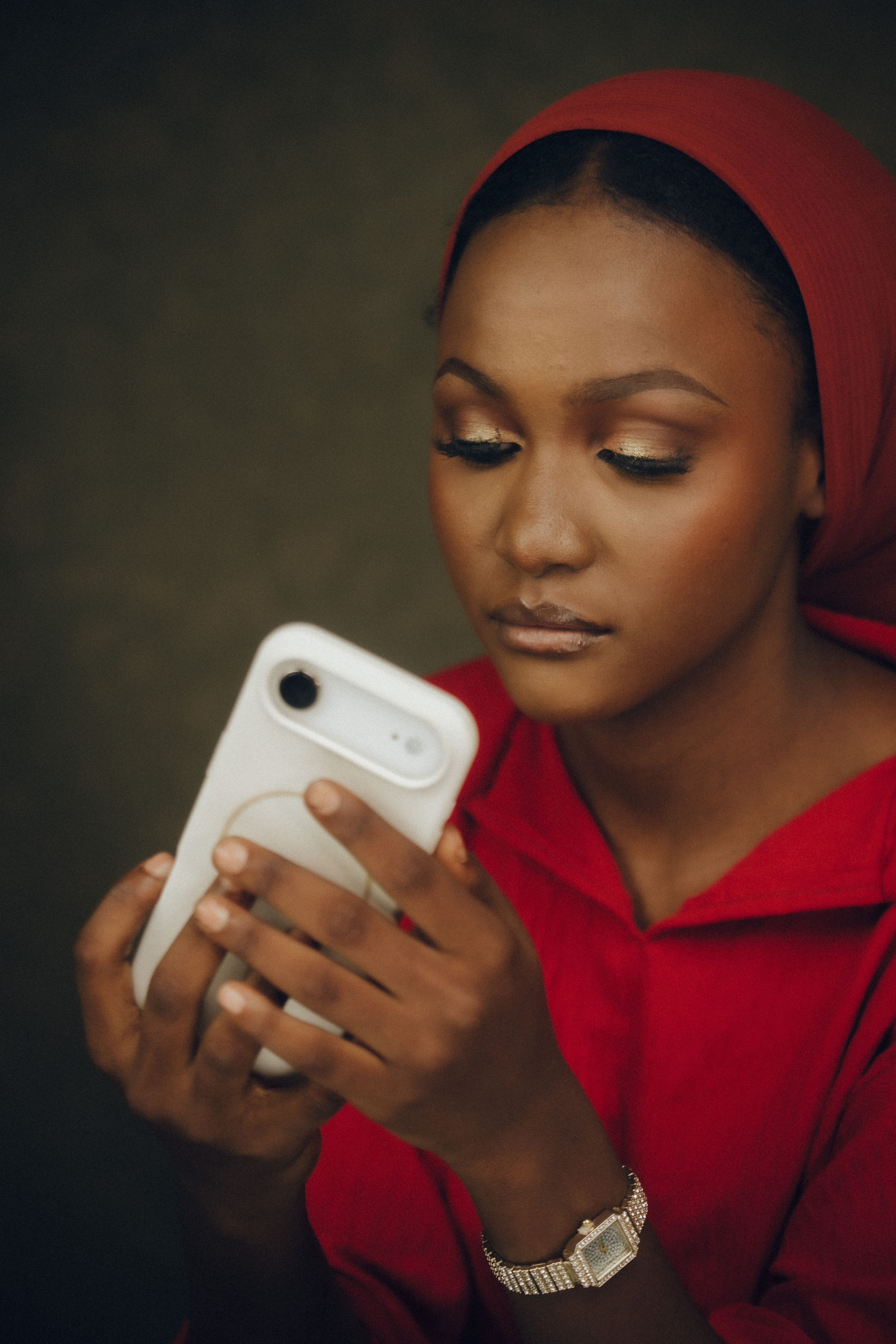 Online dating: starting a conversation on a niche platform