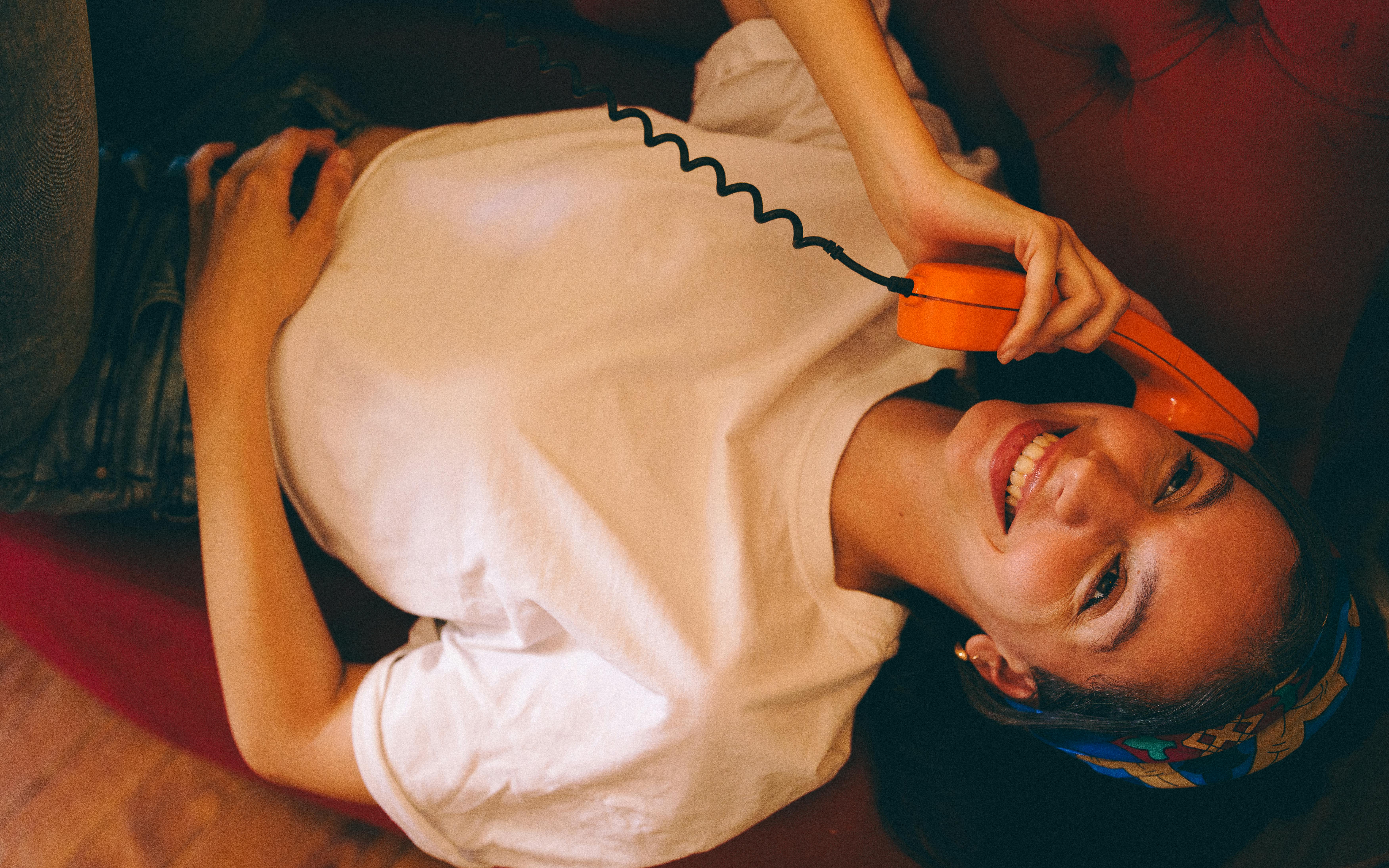 Miễn phí Ảnh lưu trữ miễn phí về ấm cúng, ánh sáng dịu, áo sơ mi trắng Ảnh lưu trữ