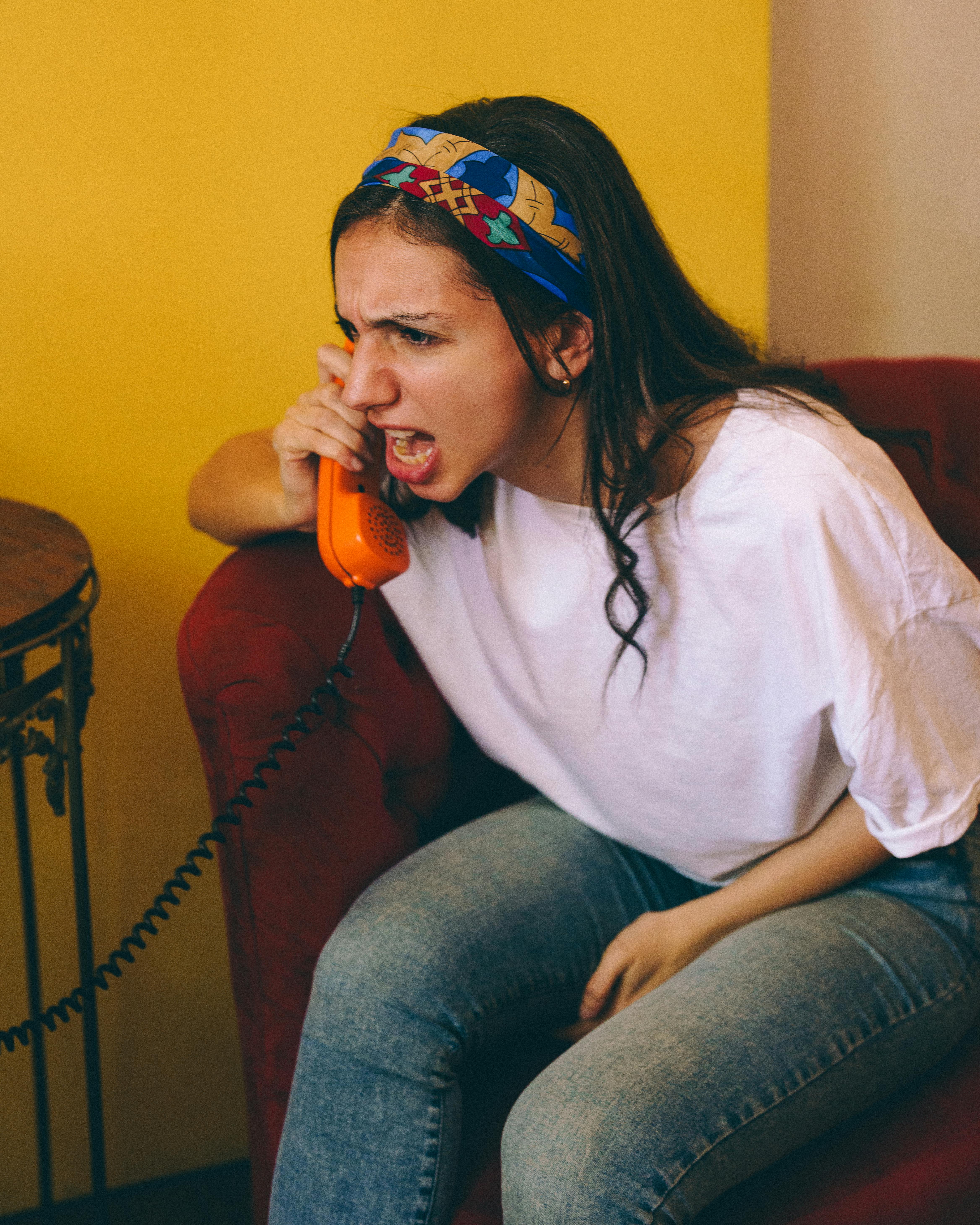 Miễn phí Ảnh lưu trữ miễn phí về #indoor, áo sơ mi trắng, băng đô Ảnh lưu trữ