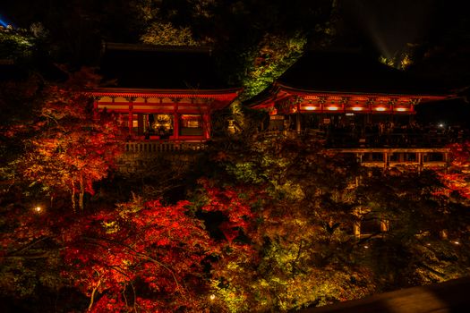 Faszinierender Tempel in Japan – Anime-Look Hintergrundbild (von Guohua Song, 8256×5504, #34834812)