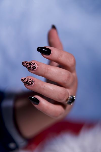 Leopard print manicure