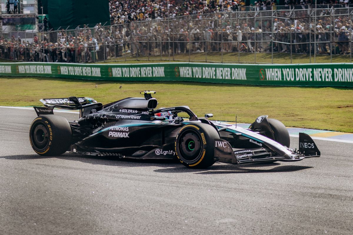 Formula One Finish Formula 1 Car Crossing Finish Line in Race · Free Stock Photo