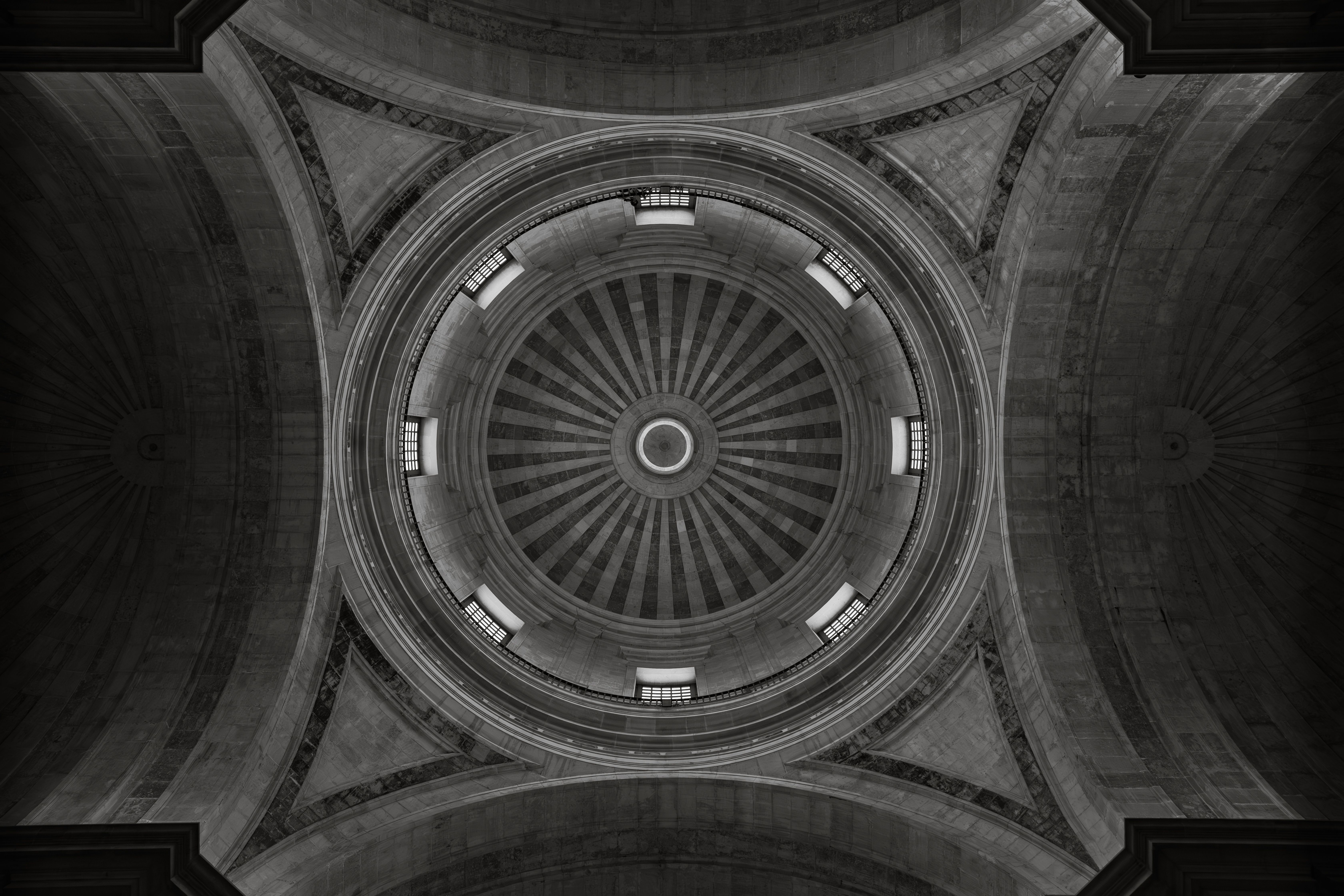Dramatic Black and White Dome Architecture · Free Stock Photo