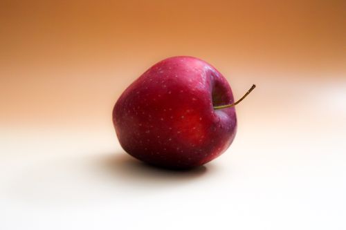 Free High-quality close-up of a red apple on a soft gradient background, perfect for culinary themes. Stock Photo