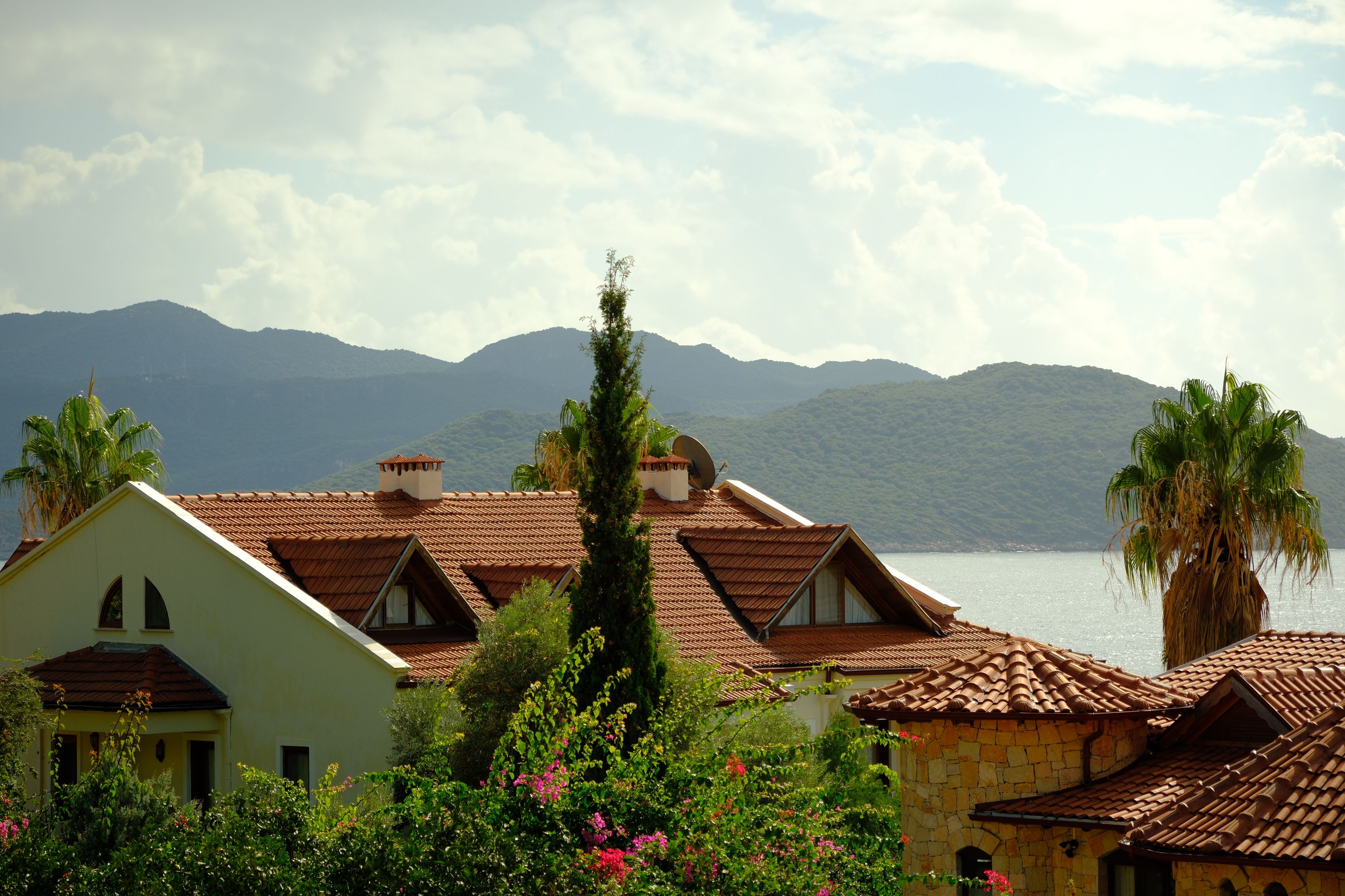 Mediterranean Houses with Scenic Mountain View · Free Stock Photo