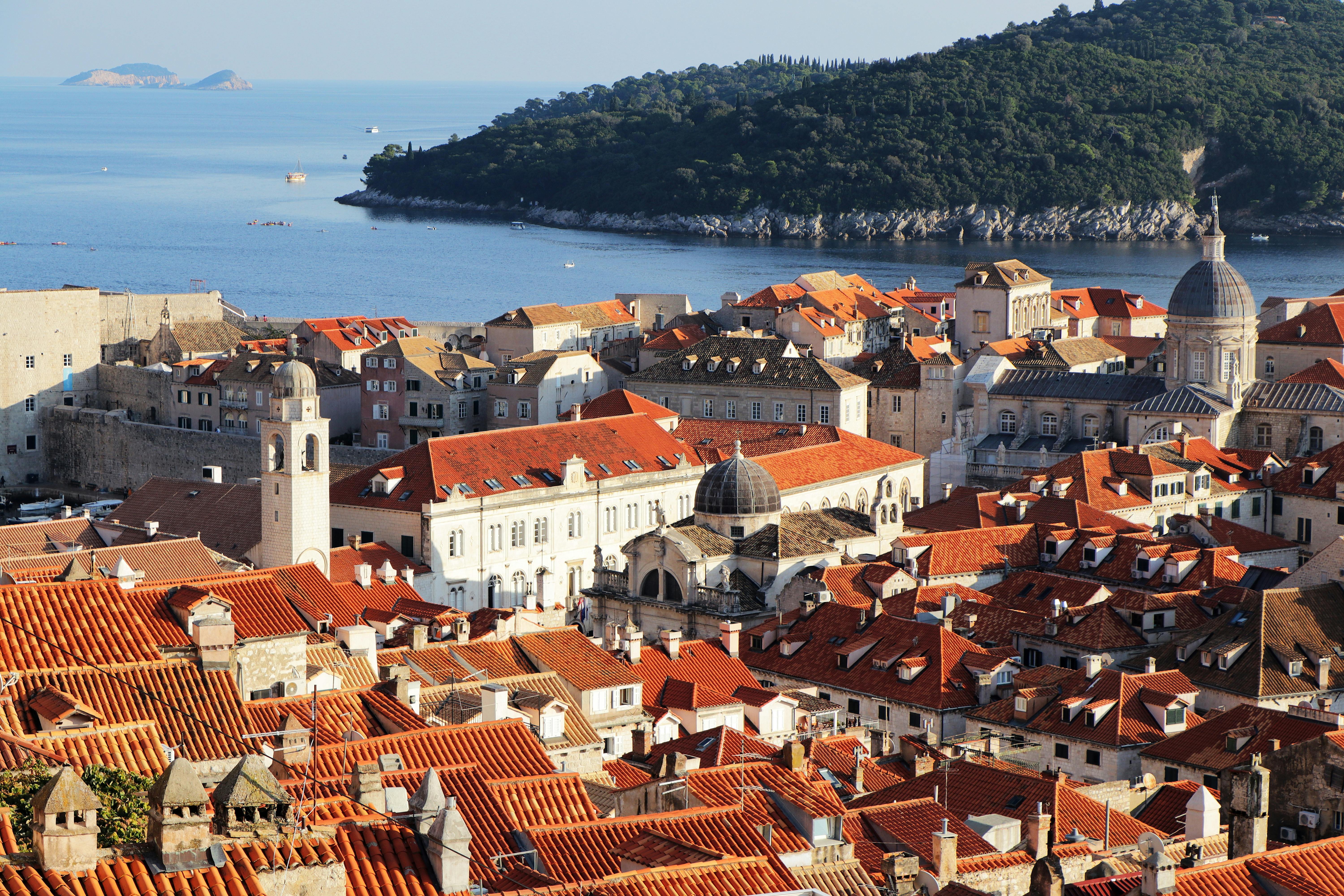 The Cultural Phenomenon of "Game of Thrones" and "Breaking Bad"