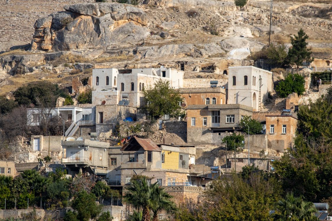 Charming Stone Houses In Historic Halfeti T rkiye Free Stock Photo charming-stone-houses-in-historic-halfeti-t-rkiye-free-stock-photo