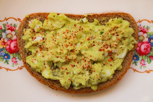 Poêlée de petit-déjeuner keto aux épinards et feta