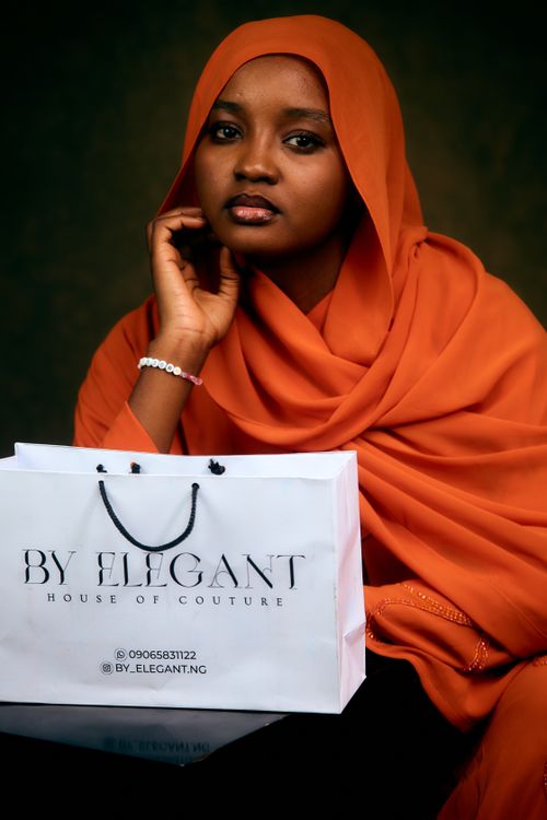 Free Portrait of a woman with a couture shopping bag in an elegant setting. Stock Photo