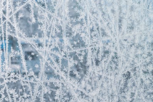 Free Detailed view of frost patterns on a window, showcasing the intricate beauty of winter ice formations. Stock Photo