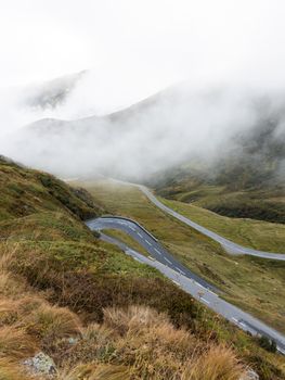 Wunderschöner Berg & Straße – Sportwagen Wallpaper