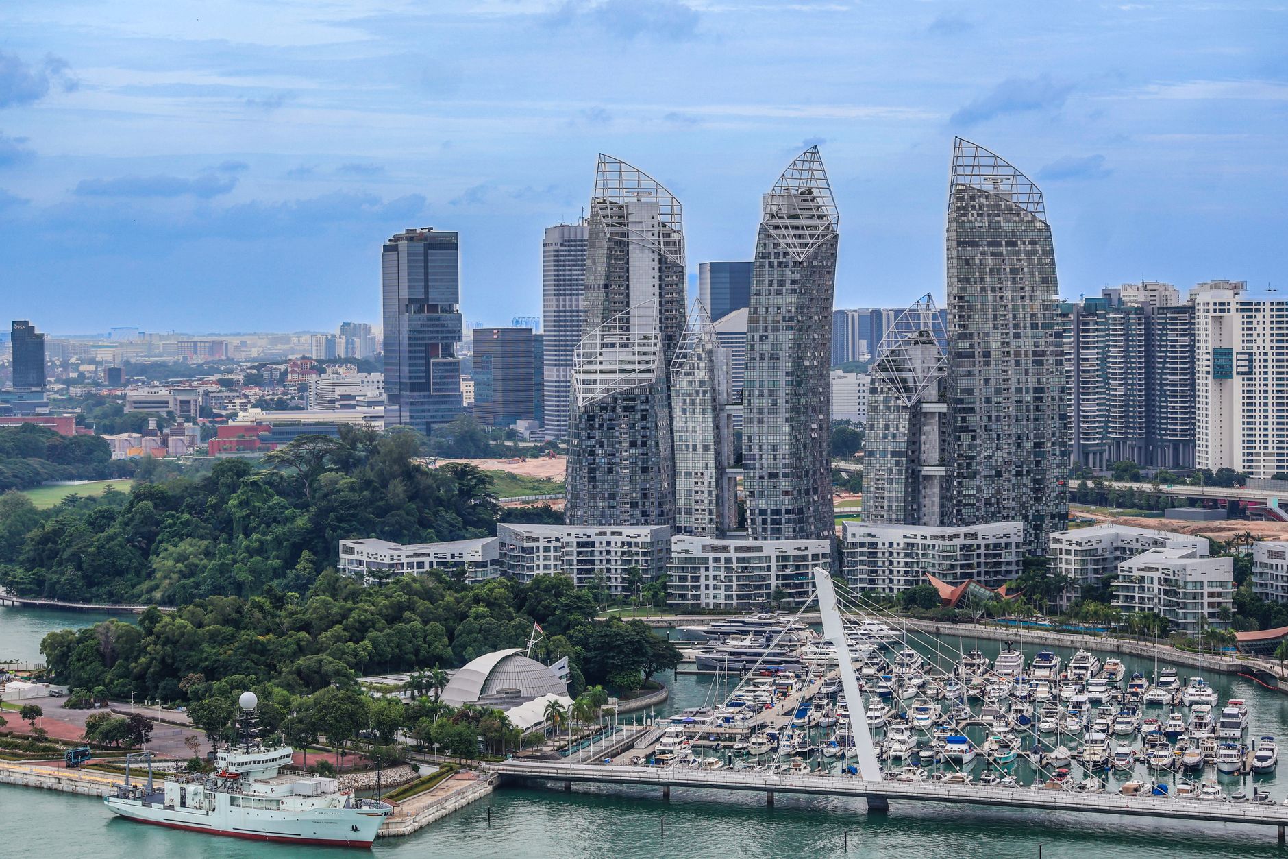 Keppel's M1 Sale Hits a Roadblock Due to Alleged Spectrum Breaches by Simba