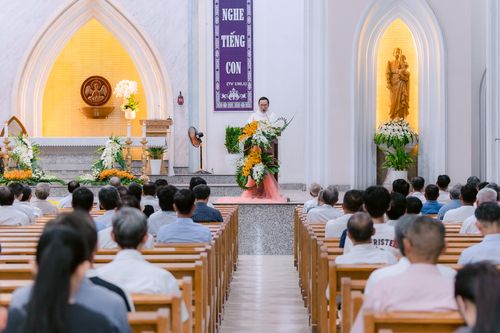 Free A priest delivers a sermon in a church with a full congregation. Stock Photo