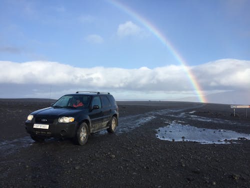 Gratis arkivbilde med bil, jeep, regnbue