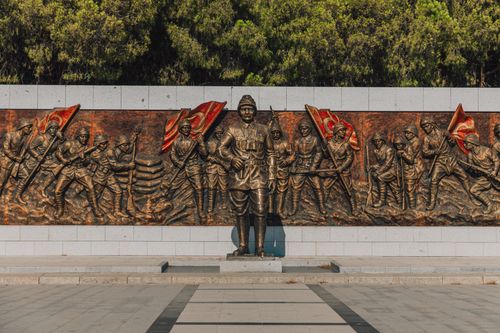 Free Bronze statue and relief honoring Turkish martyrs in Çanakkale, Türkiye. Stock Photo