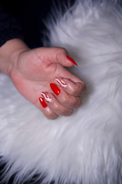 Nail art vermelha elegante