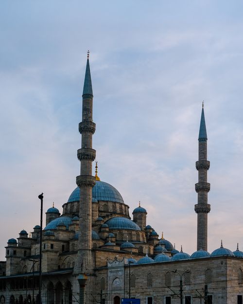 Free A breathtaking view of the New Mosque and its minarets against a dusk sky in Istanbul, Turkey. Stock Photo