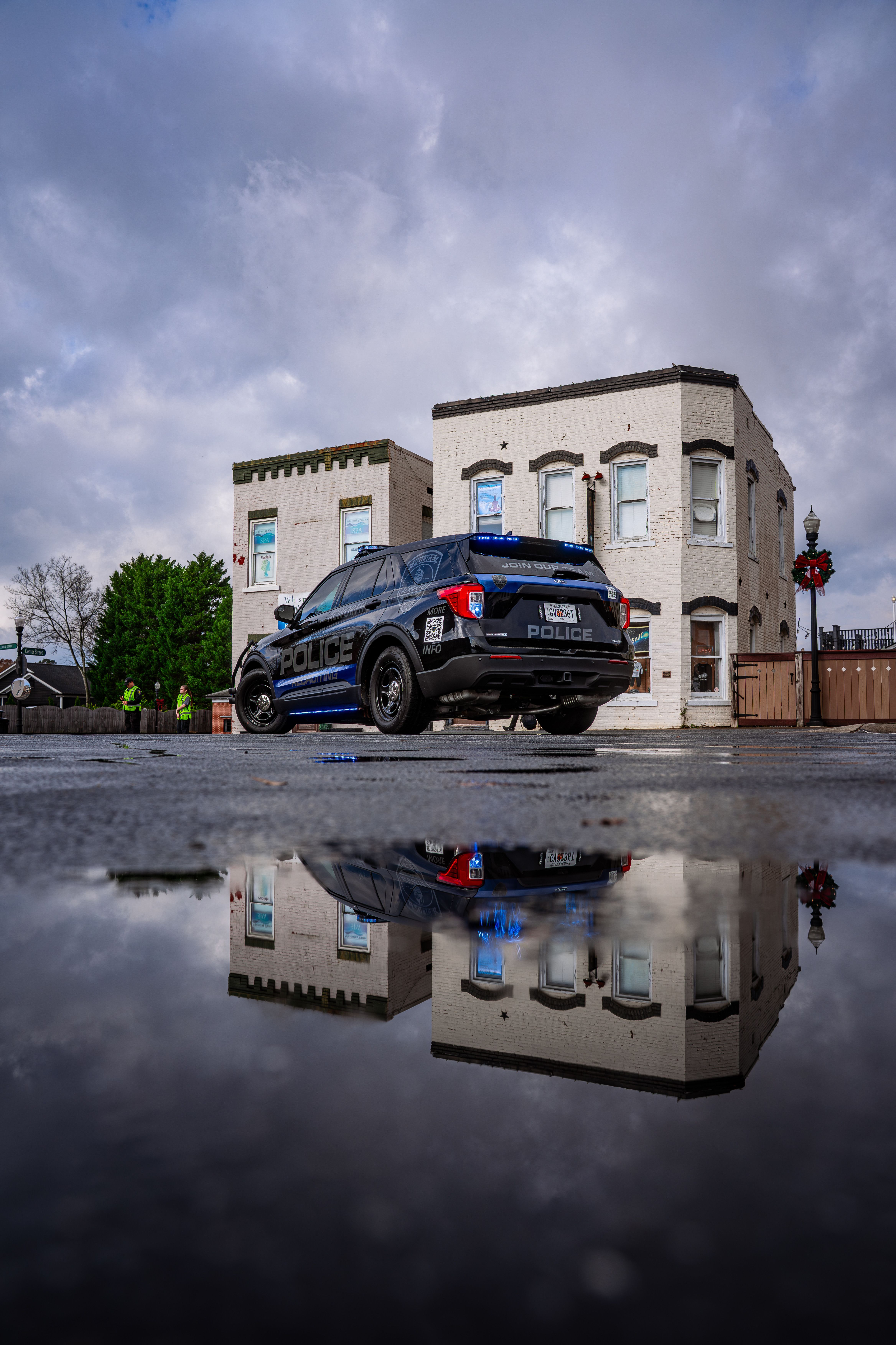 Police Car Reflection on Wet Pavement · Free Stock Photo