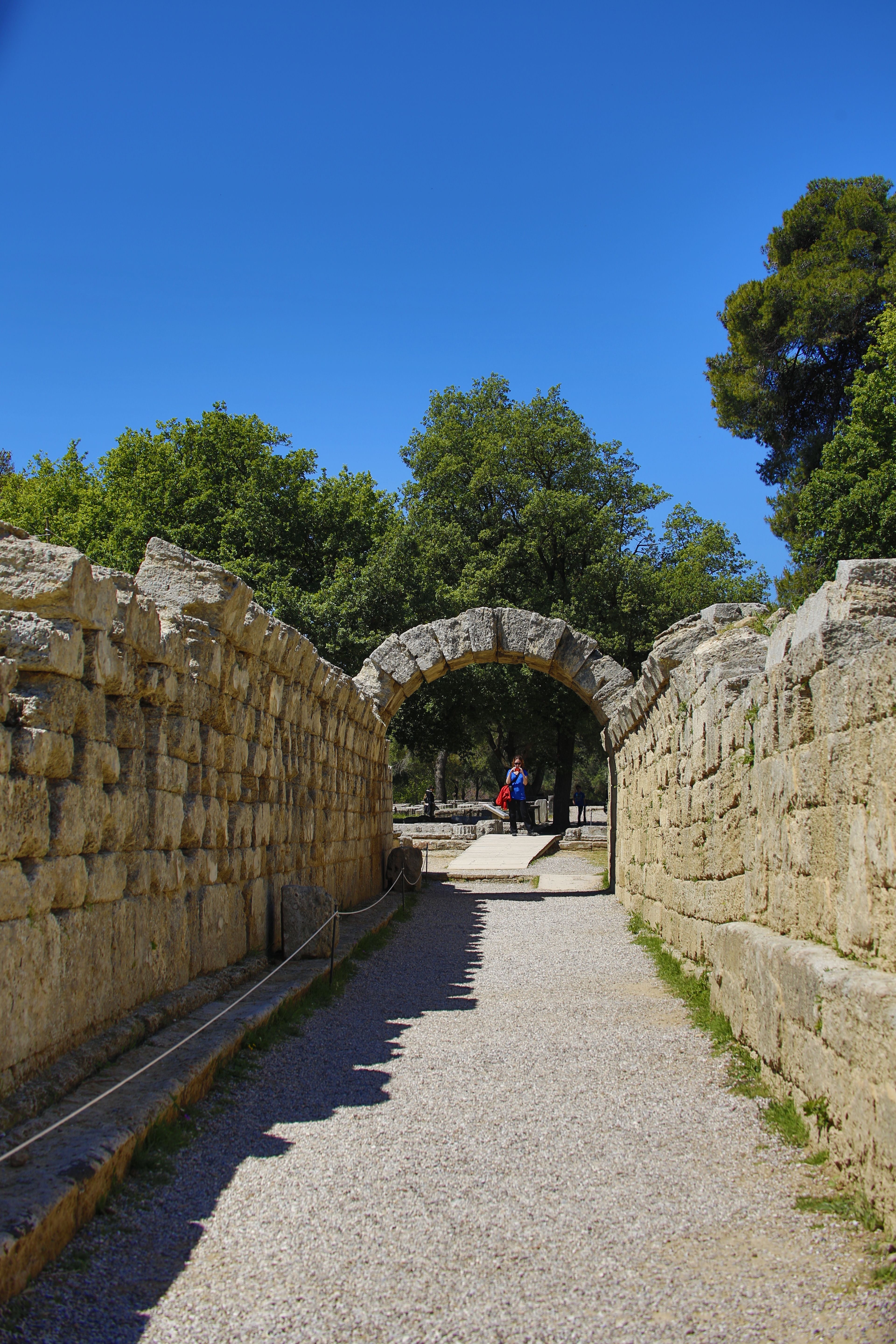 Ancient Stone Archway in Historic Ruins · Free Stock Photo