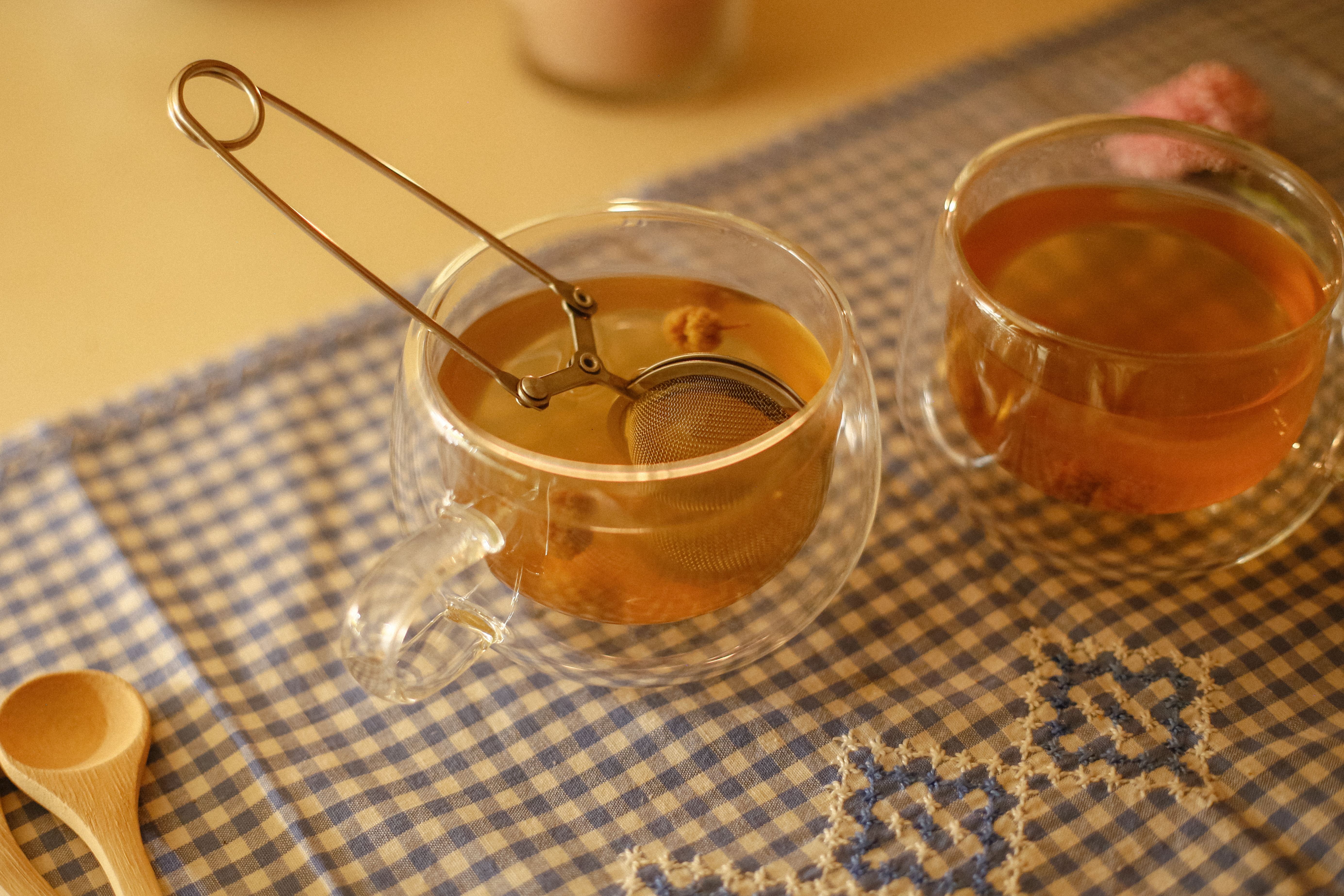 Cozy Tea Scene with Glass Teacups and Infuser · Free Stock Photo