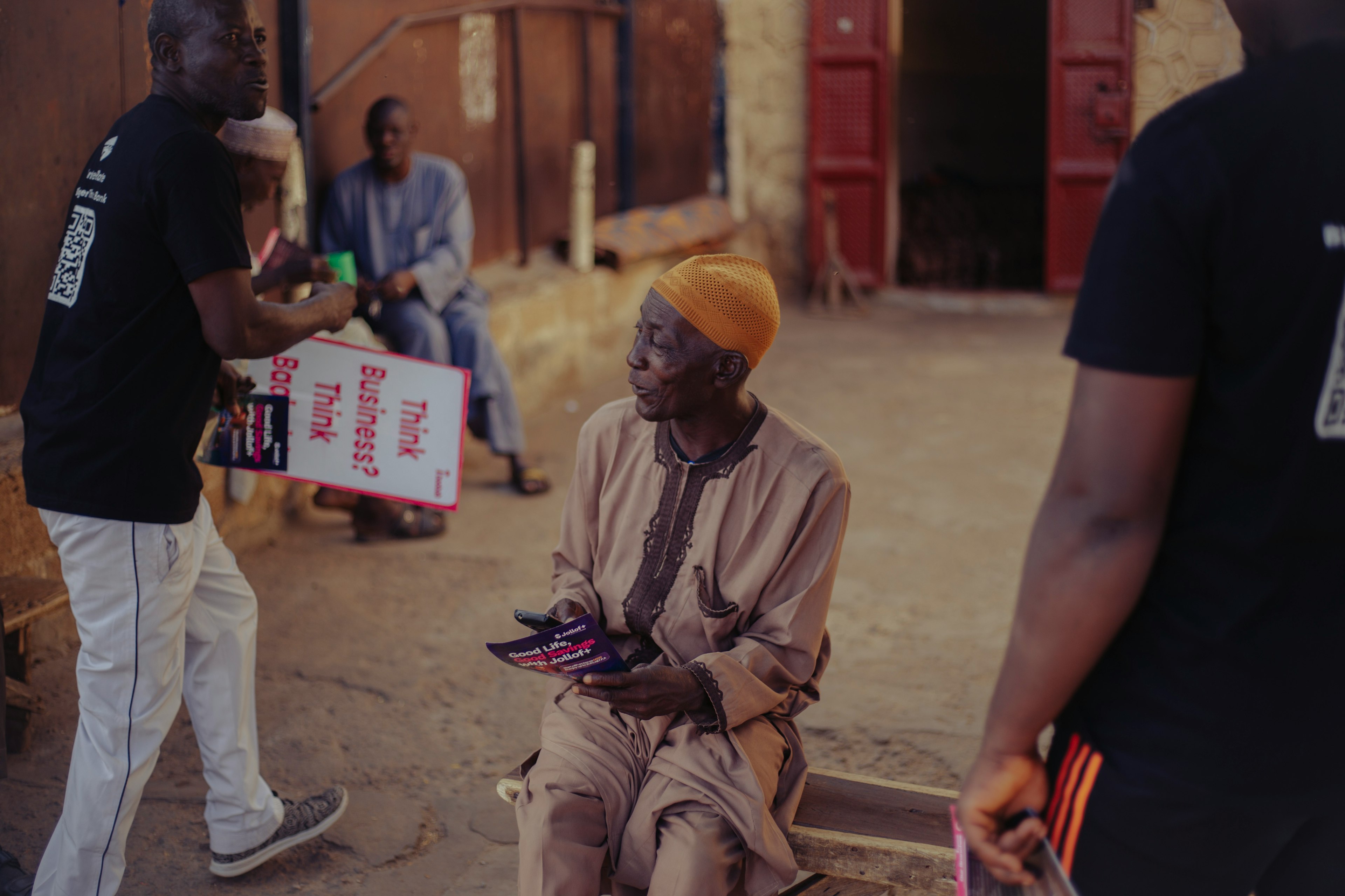 ポスティングチラシ×保険リーズで半径1kmを制す！2025年保険集客戦略