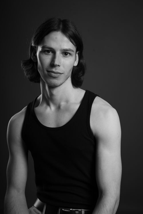 Free Elegant black and white portrait of a young adult man in a Hamburg studio. Stock Photo