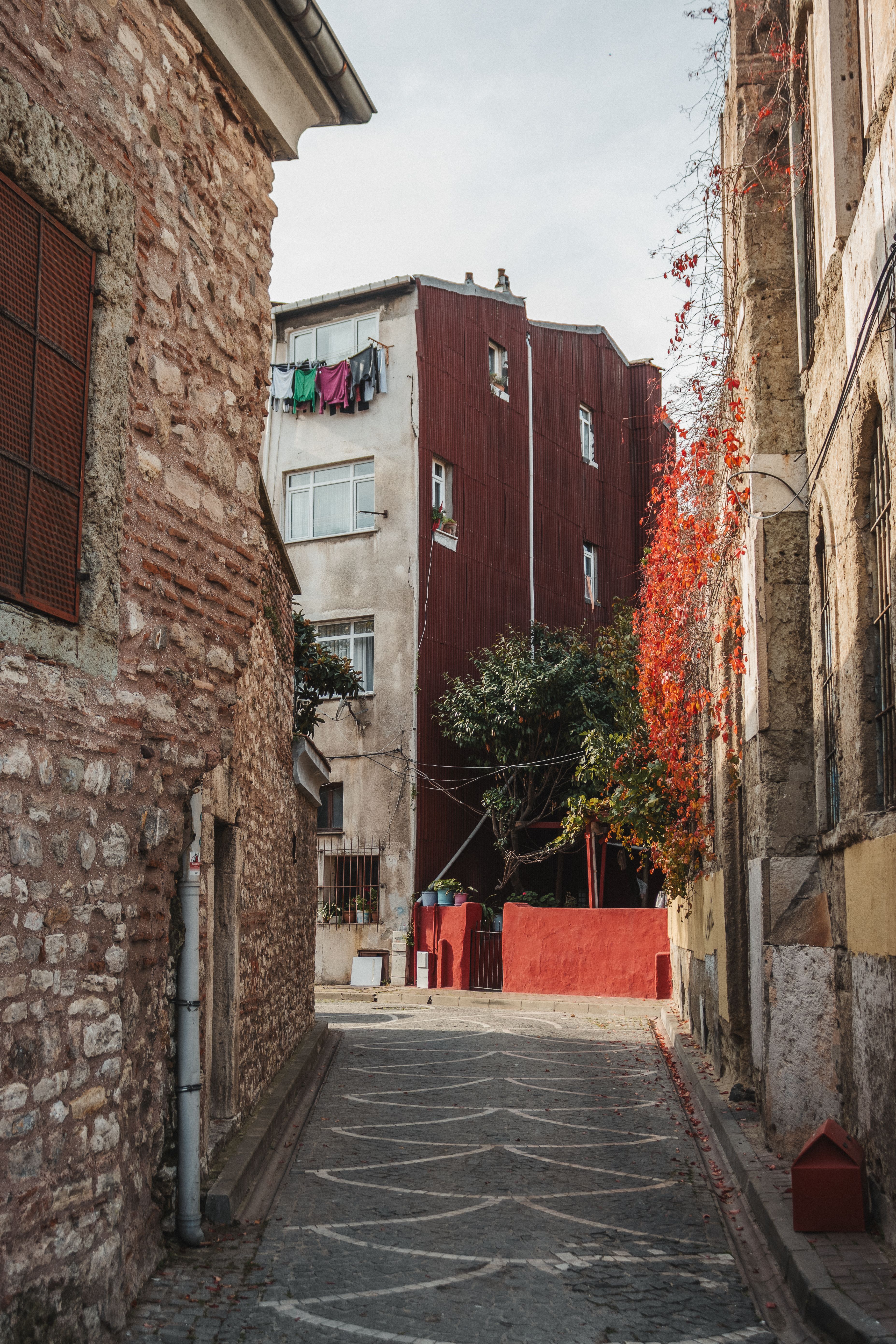 Charming Old Street with Stone Buildings · Free Stock Photo