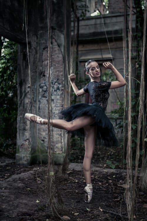 Foto d'estoc gratuïta de Ballarí de ballet, ballarina, ballarina en acció
