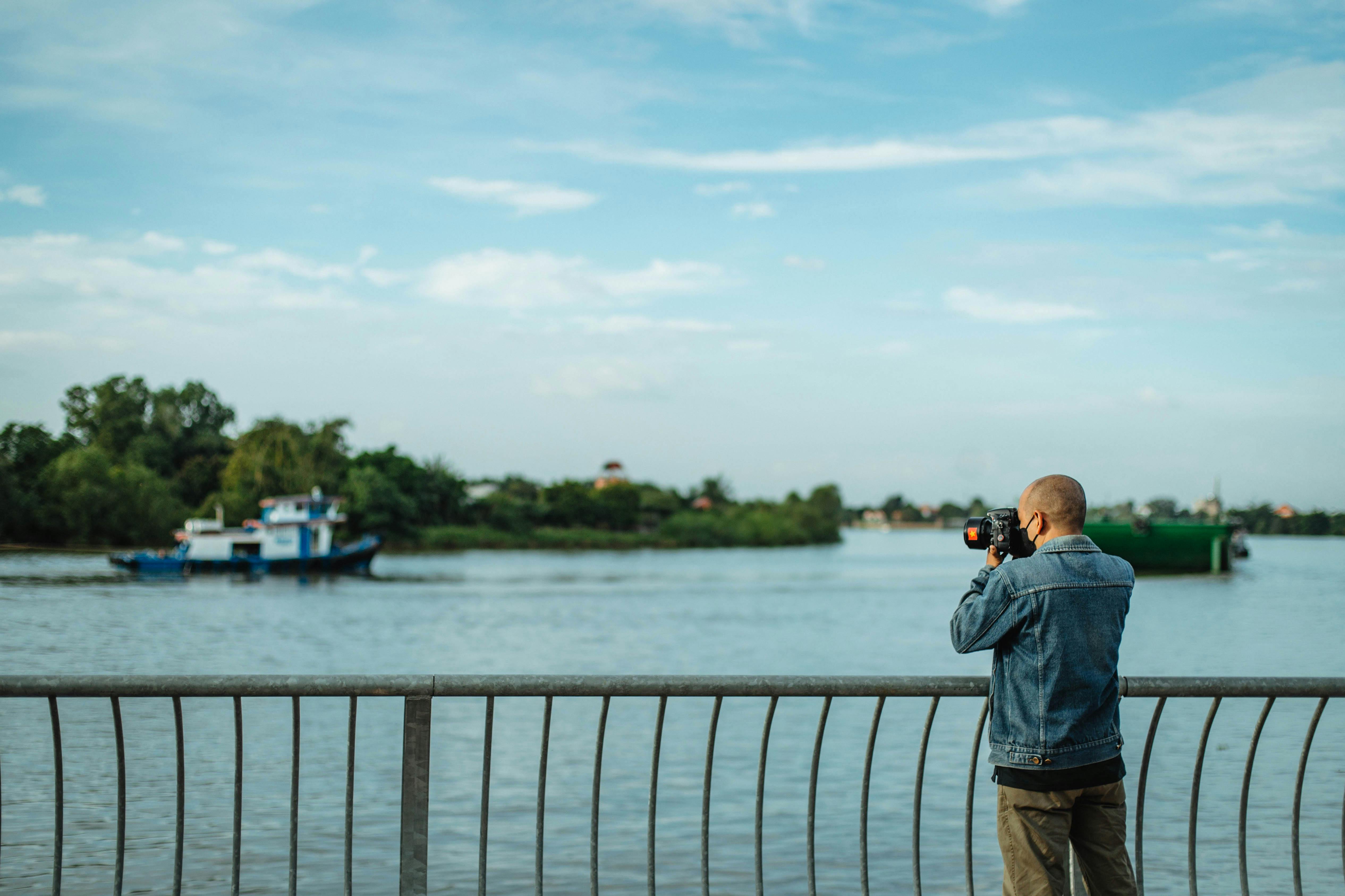 從羅塞蒂《莉莉絲夫人》看現代快樂生活的啟示