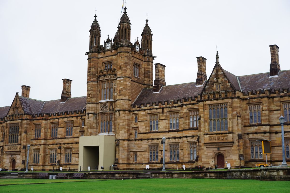 student moves in Hurstpierpoint — Loaded properly: blankets, straps and a plan in Hurstpierpoint