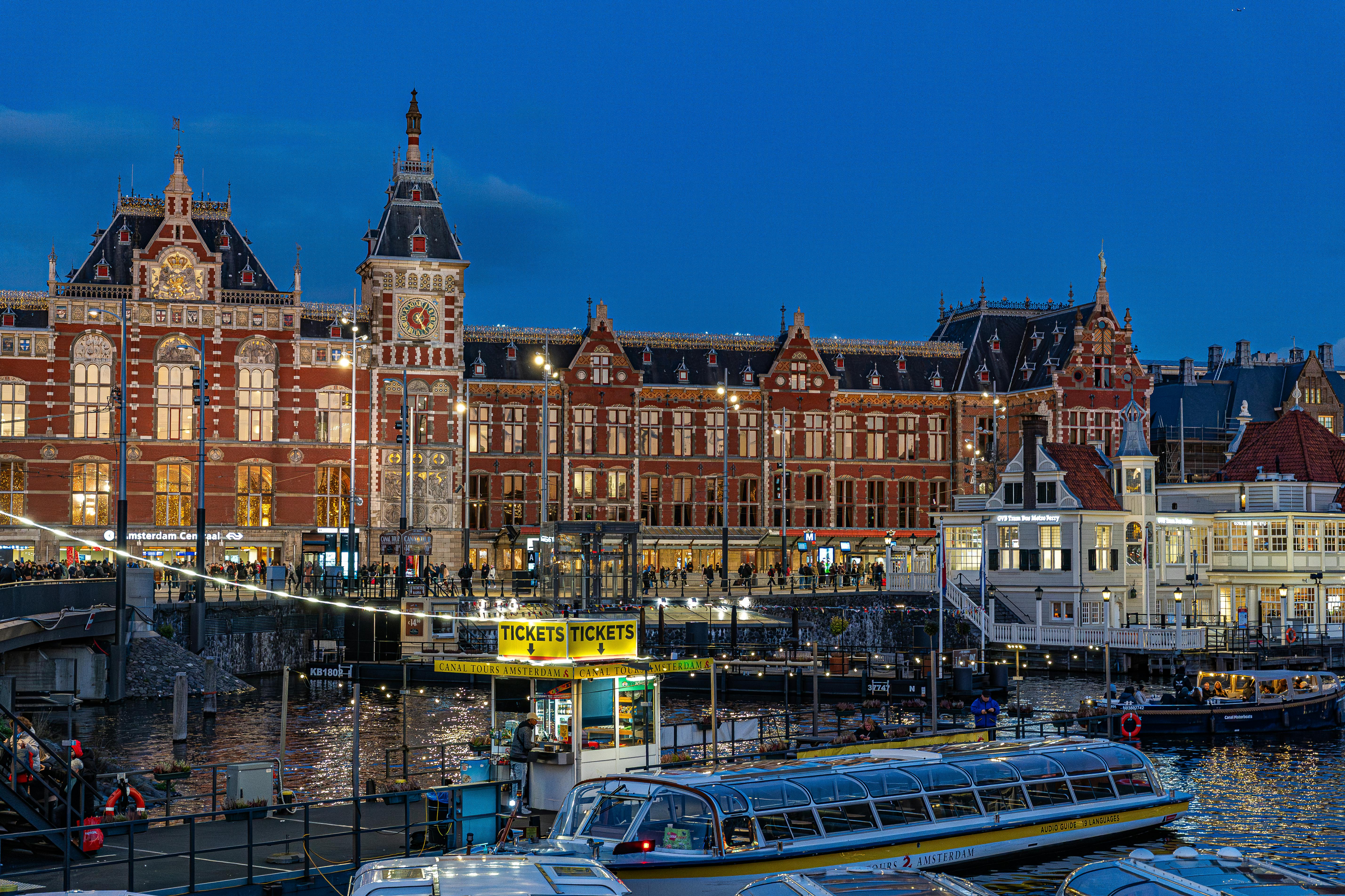 general travel cards — Photo by Martijn Stoof on Pexels
