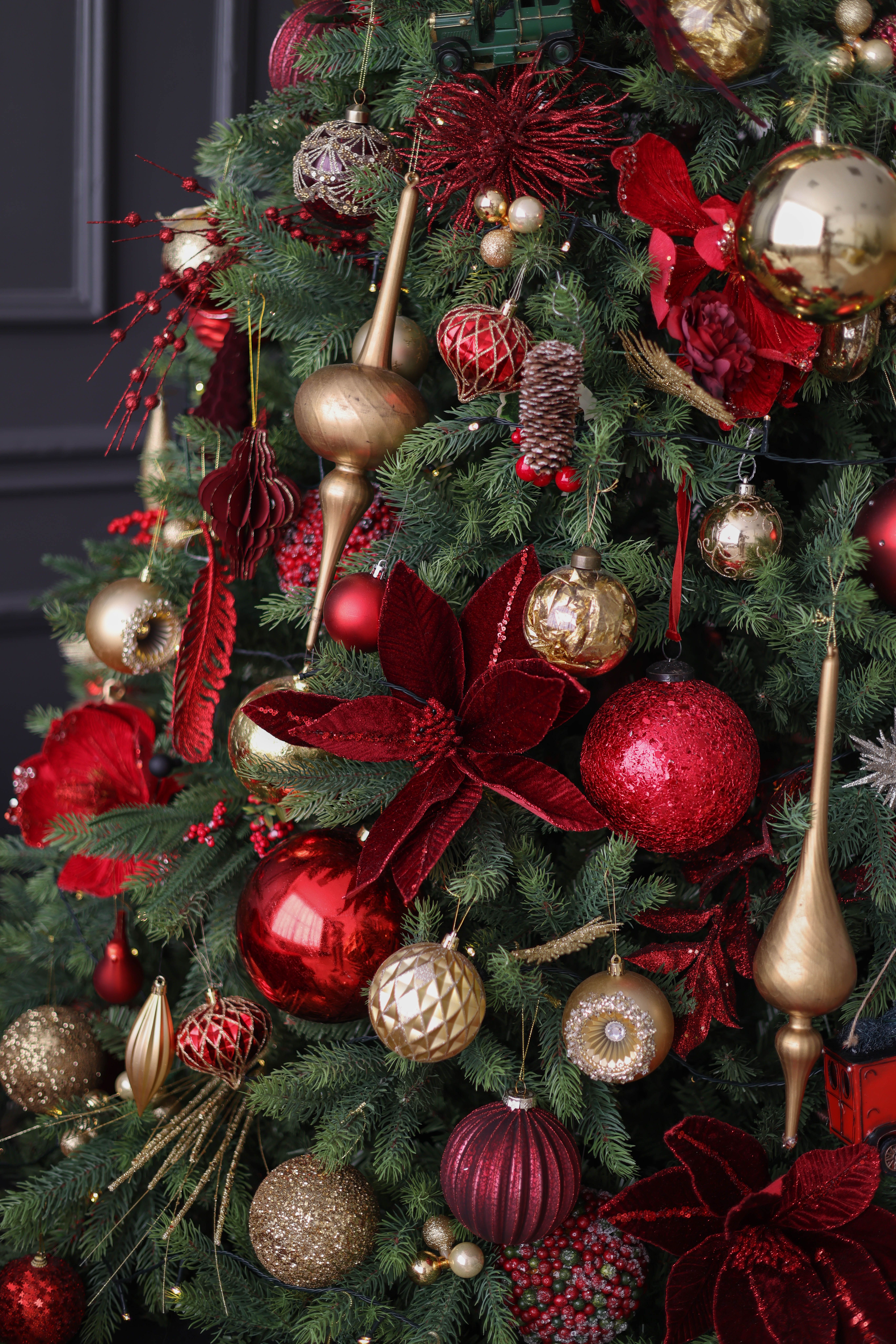 Green Christmas Tree With Red Baubles and String Lights · Free Stock Photo