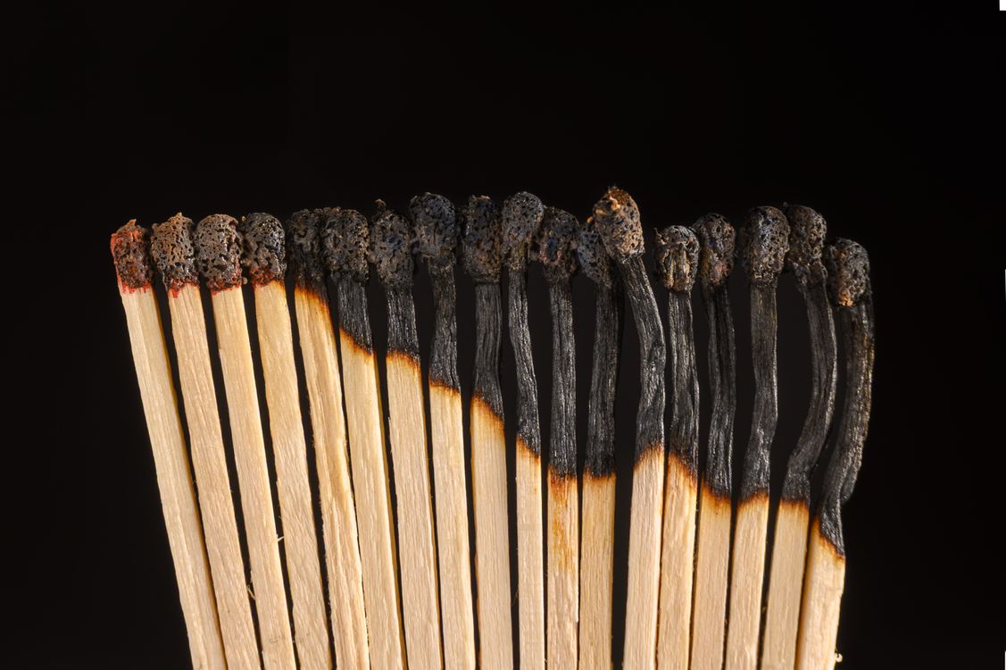 가연성, 가연성 물질, 가장자리, 개념적 사진, 검게 변한 팁, 나무, 나무 성냥, 담배를 피우다, 대조, 대칭, 번아웃, 불 ...