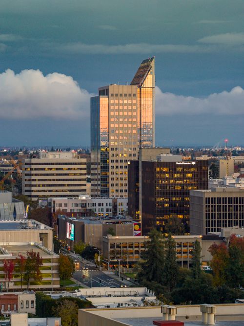 Free A stunning view of Sacramento's skyline at dusk, highlighting the iconic skyscrapers. Stock Photo