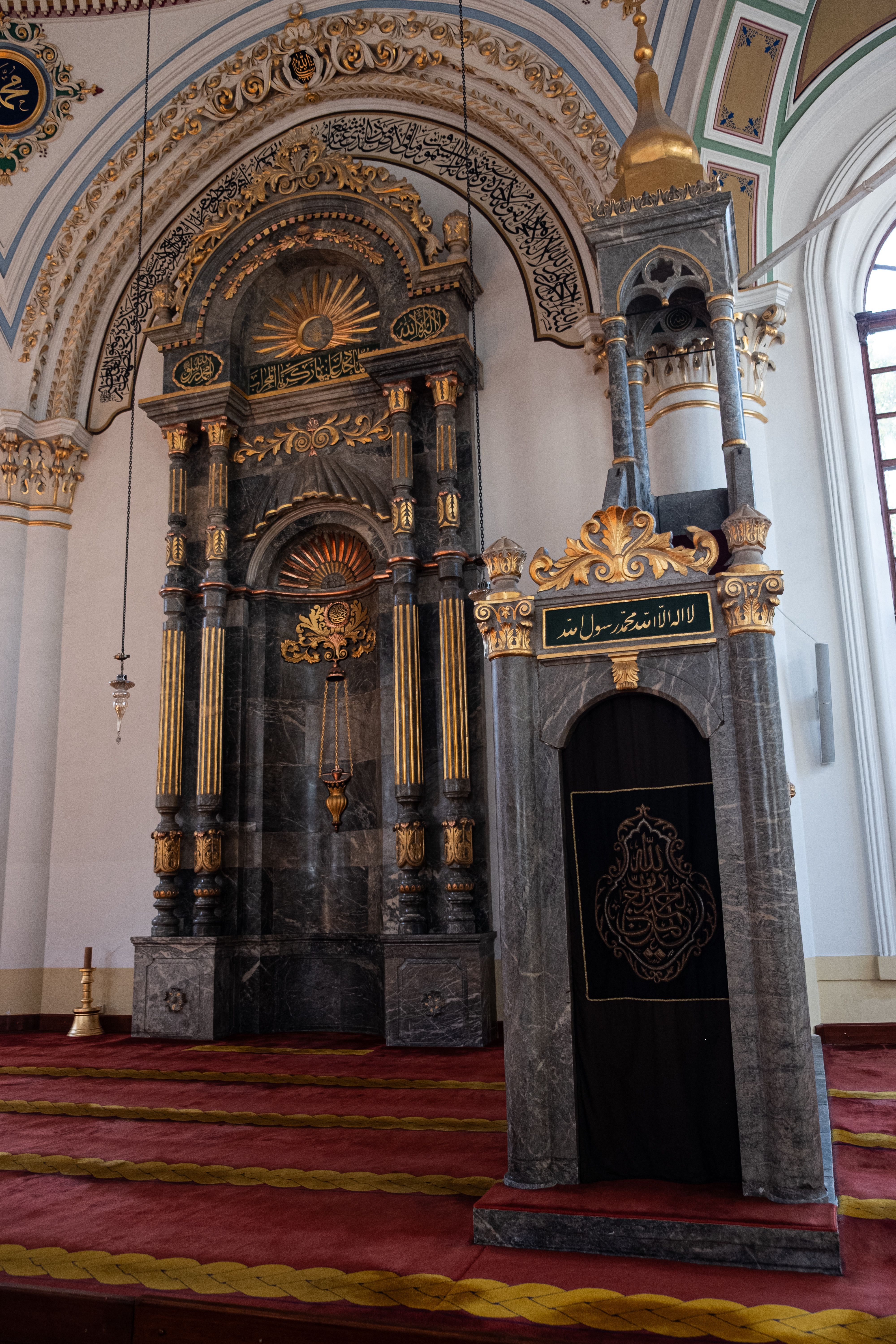 Intricate Mosque Interior with Ornate Mihrab · Free Stock Photo