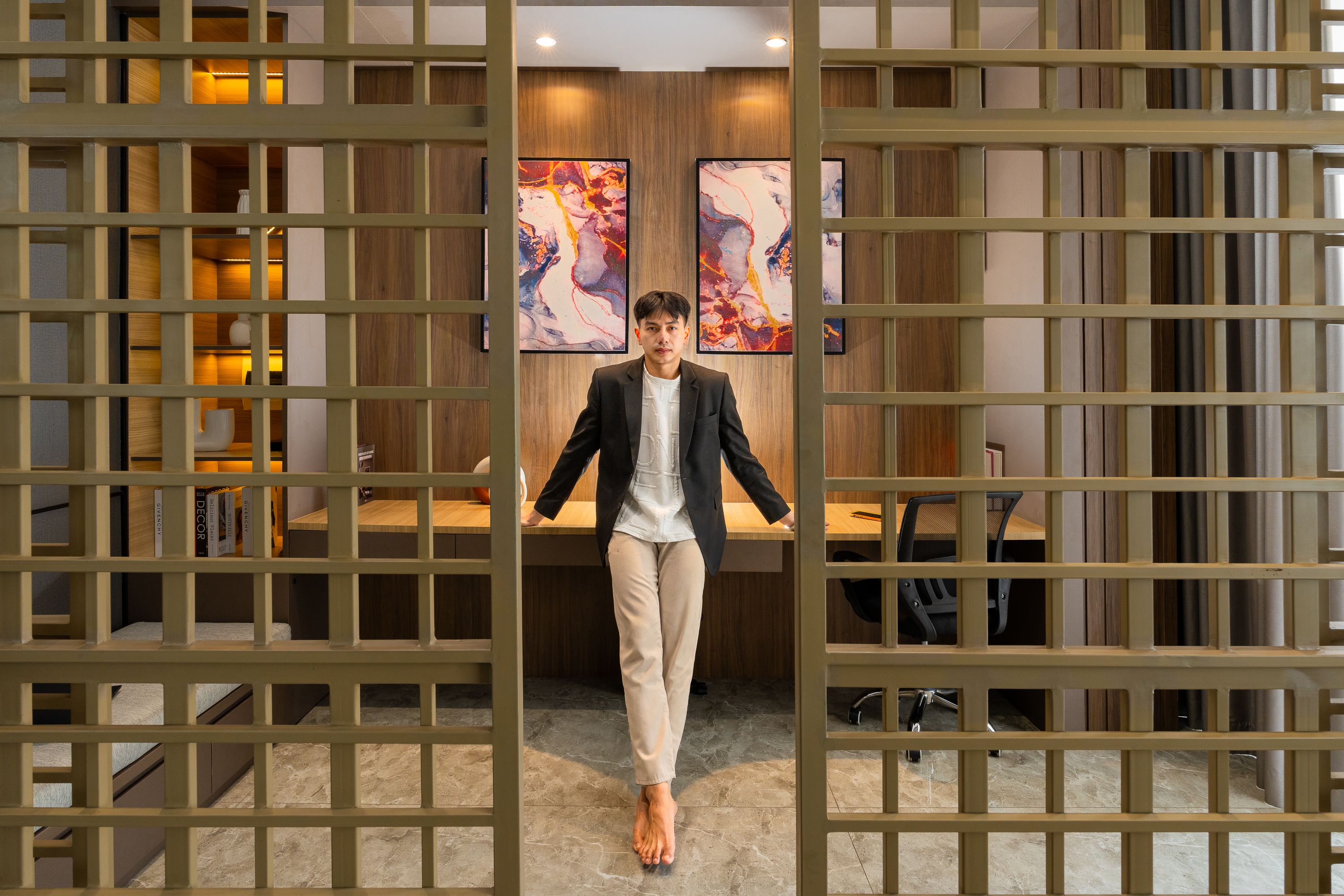 Stylish home office in East Jakarta with a modern design and artistic elements.
