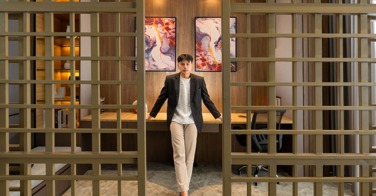 Stylish home office in East Jakarta with a modern design and artistic elements.