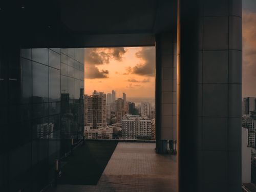 Free Dramatic Mumbai skyline with high-rise buildings at golden hour, showcasing urban architecture. Stock Photo