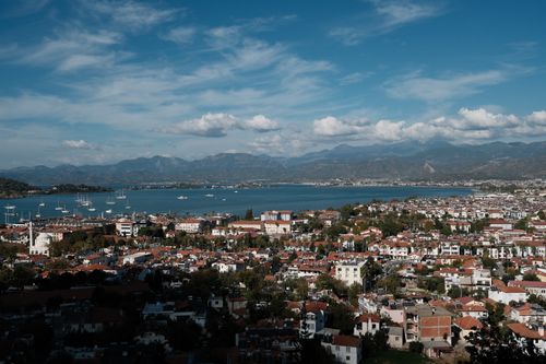 Free A stunning view of a coastal city with mountains and bay in the background. Stock Photo