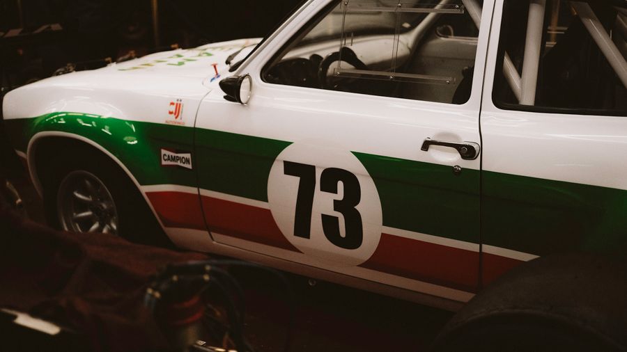 Selling a Sports Car: Timing, Pricing, and What Actually Gets It Sold