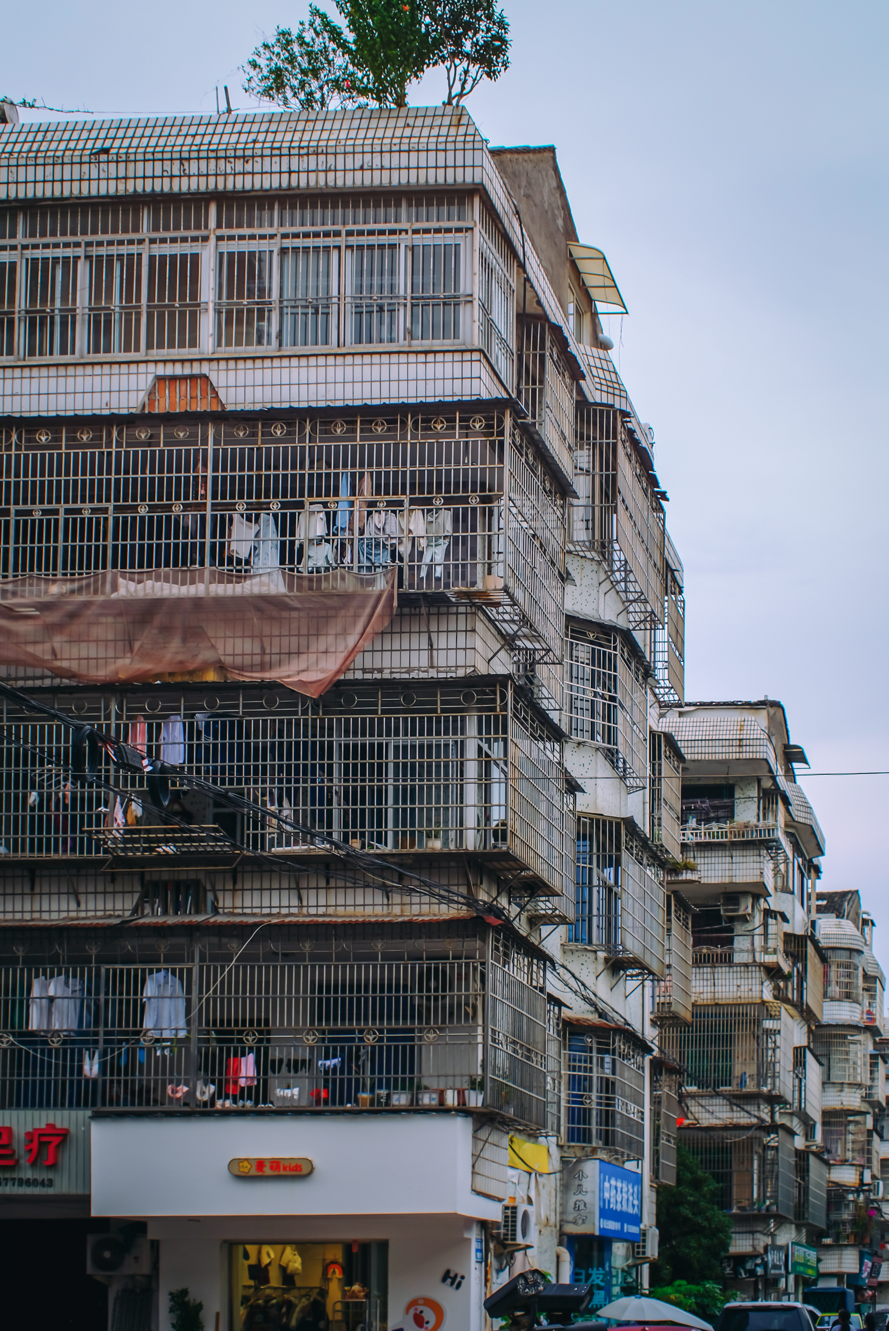 Urban Apartment Building Exterior with Balconies · Free Stock Photo