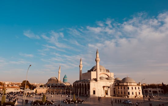 A stunning view of iconic Islamic architecture in Konya, Turkey, showcasing its cultural heritage.